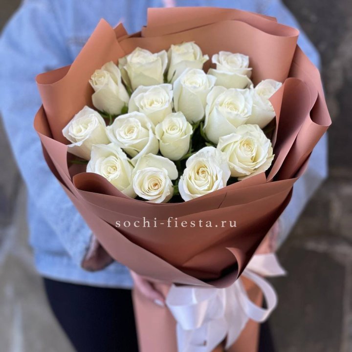 15 белых роз сиена в Самаре