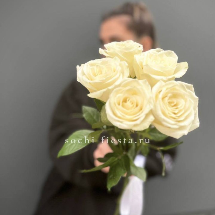 Букет 5 белых роз  в Самаре