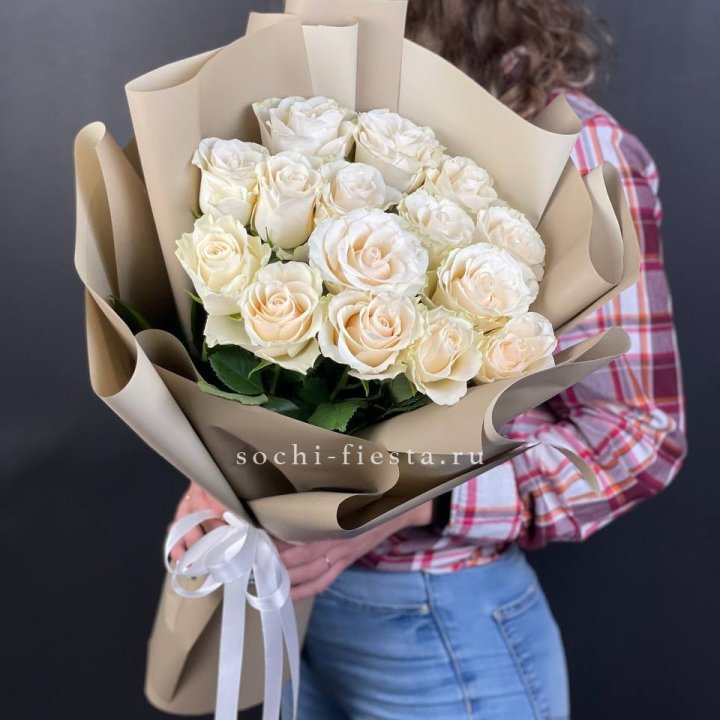 15 белых роз кофе в Самаре