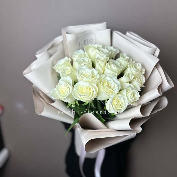 19 белых роз  в Самаре
