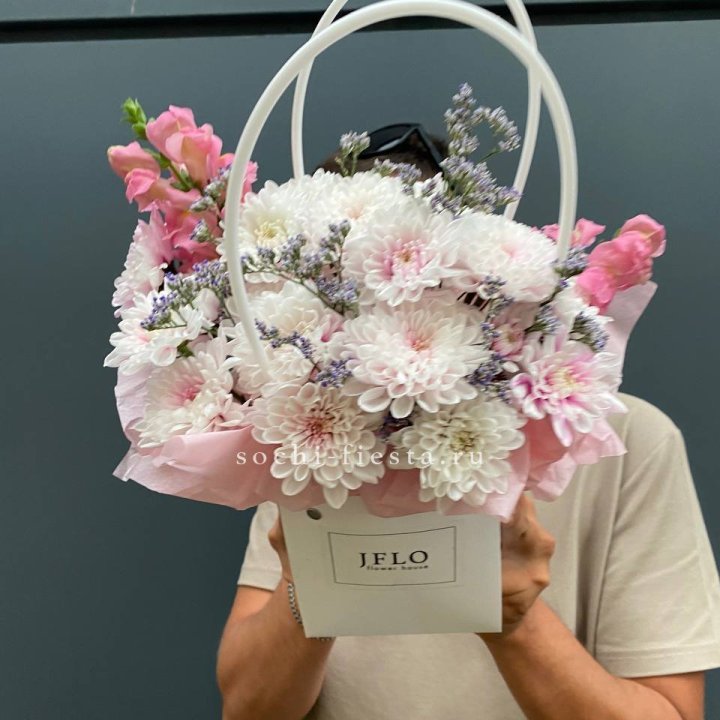 Сумочка из стойких цветов  в Самаре