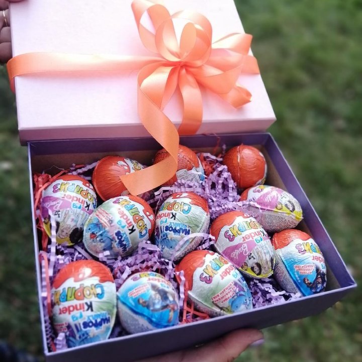 Коробка с киндерами в Самаре