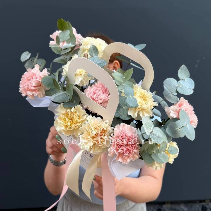 Сумочка из диантусов в Самаре