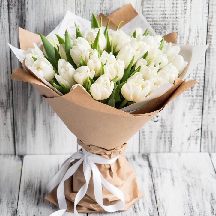 25 белых тюльпанов в Самаре